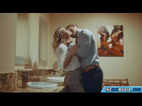❤️ Lè yon blond bèl sedui ou nan yon twalèt piblik ☑ Porno nan pònografi ht.justindianpornx.ru ❤